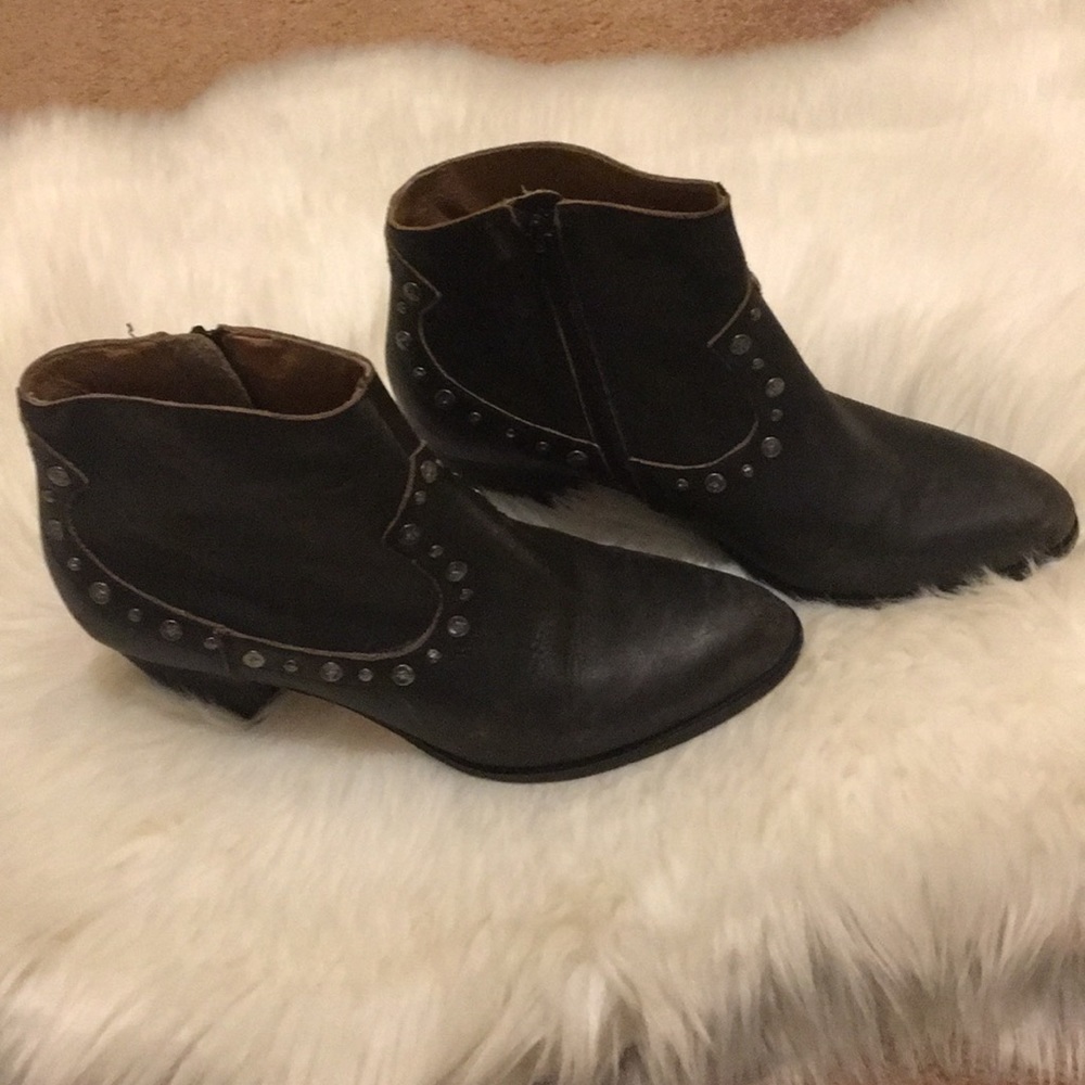 Corso Como size 91/2 distressed leather low boot